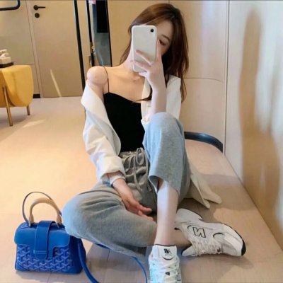 帐棚顶上的马戏团艺人